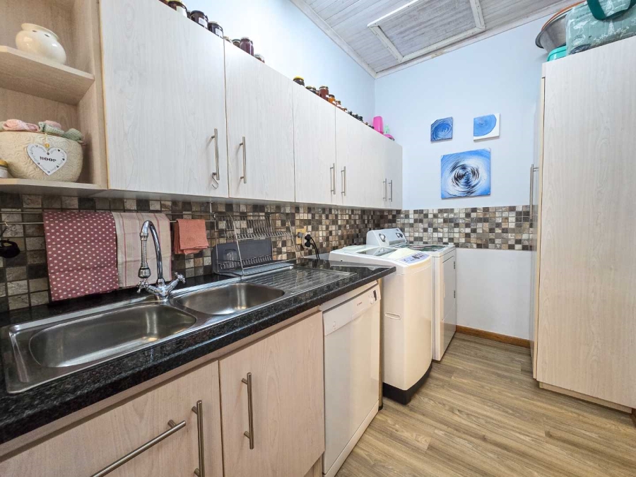 4 Bedroom Property for Sale in Stilbaai Wes Western Cape